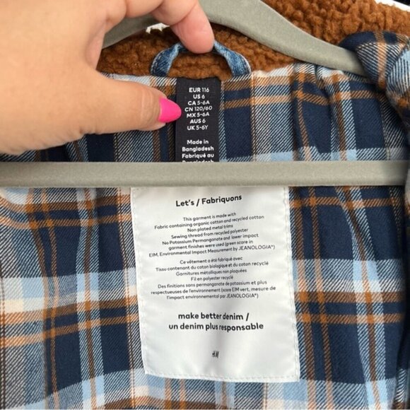 🩷 H&M - Kids’ Lined Denim Trucker Jacket - Blue. Size: 6 (US) - Picture 5 of 10